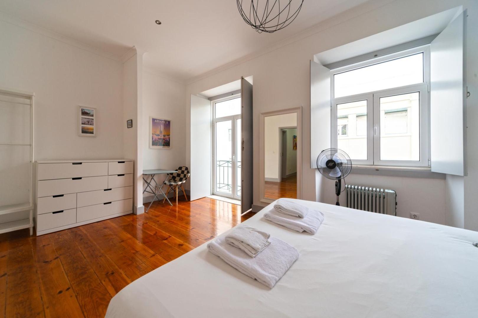 Old Style Fully Renewed And Spacious 3-bed Lissabon