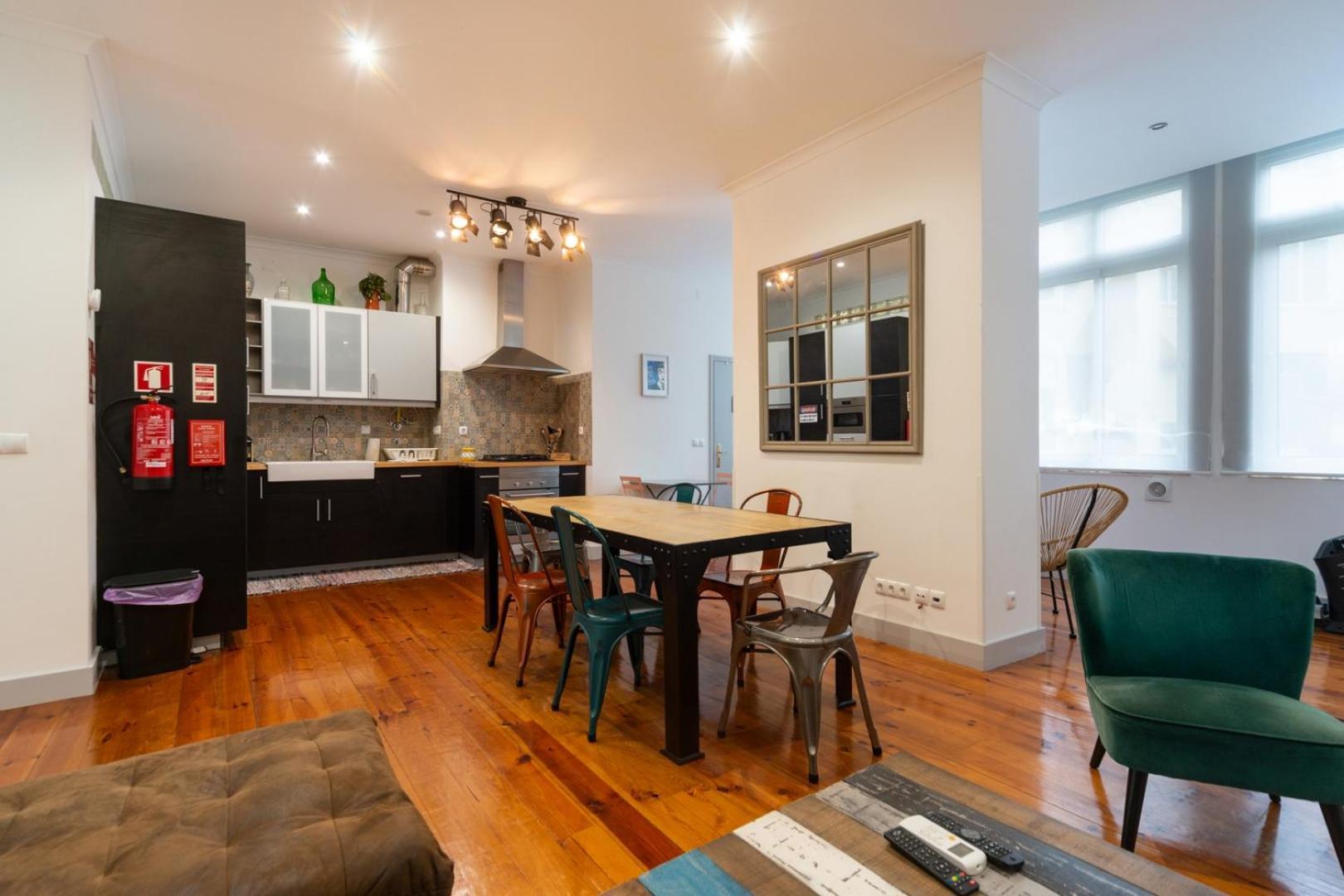 Old Style Fully Renewed And Spacious 3-bed Apartment Lissabon