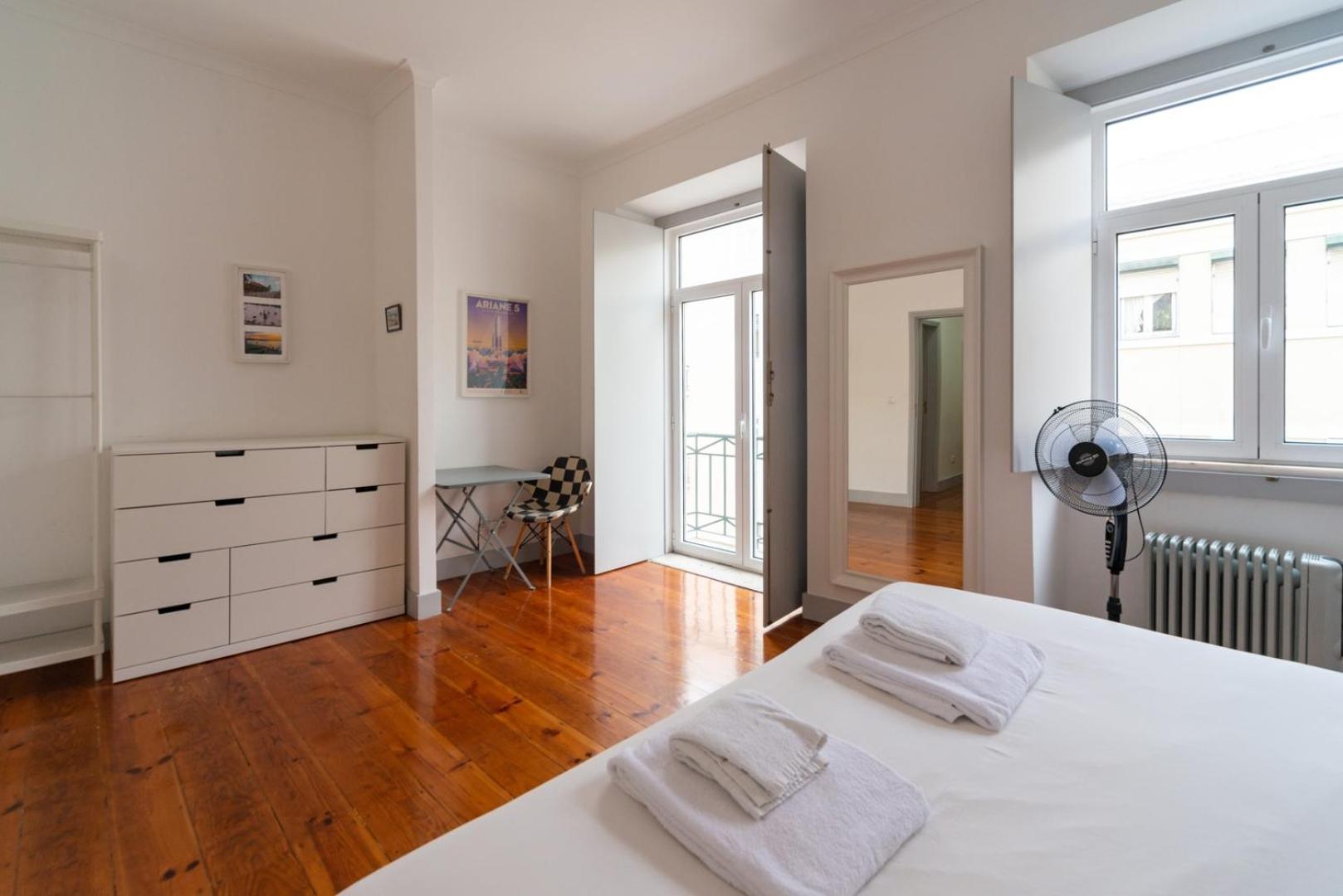 Old Style Fully Renewed And Spacious 3-bed * Lissabon