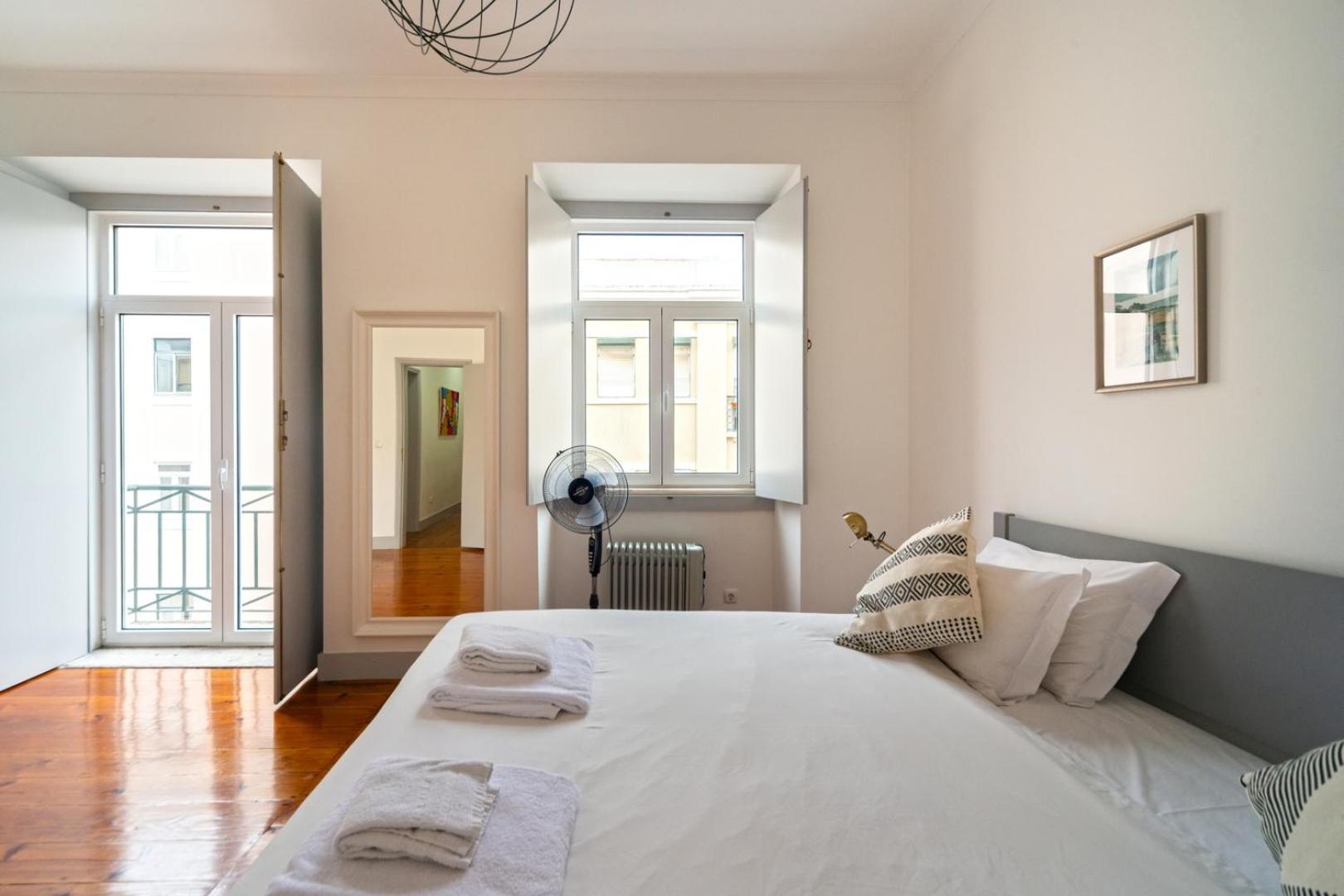 Apartment Old Style Fully Renewed And Spacious 3-bed Lissabon