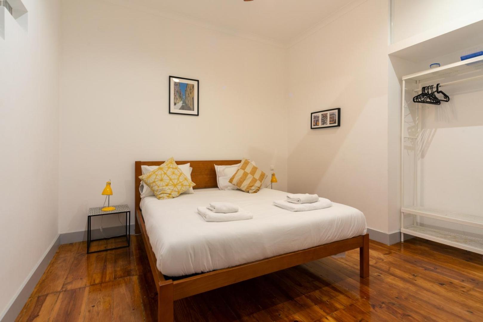 Old Style Fully Renewed And Spacious 3-bed Apartment Lissabon