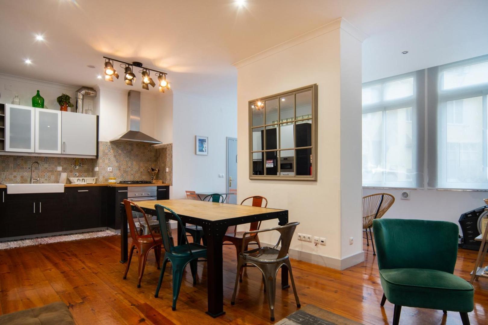 Old Style Fully Renewed And Spacious 3-bed Lissabon